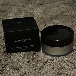 Laura Mercier setting powder